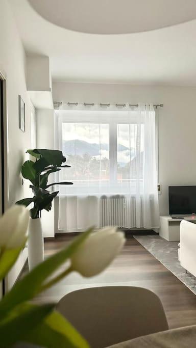 Luxury Apartment With View Como Buitenkant foto