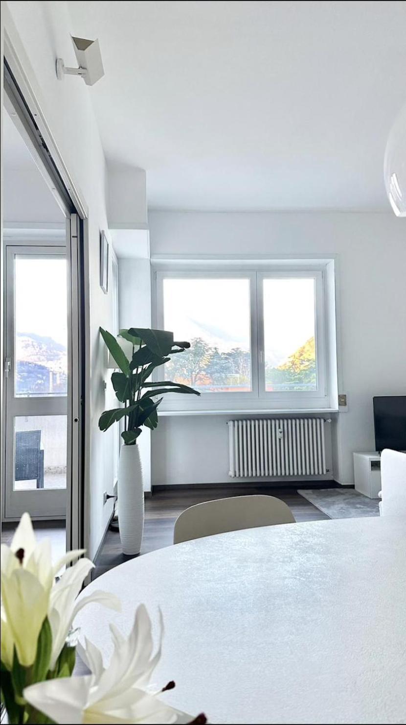 Luxury Apartment With View Como Buitenkant foto