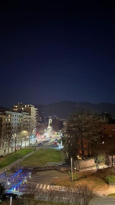 Luxury Apartment With View Como Buitenkant foto